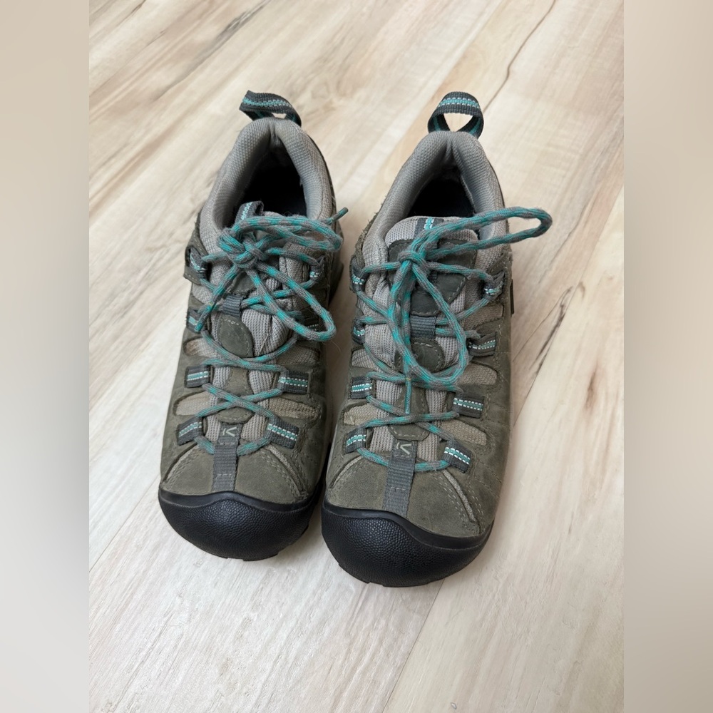 Keen Women's Hiking Shoes - Olive and Black
